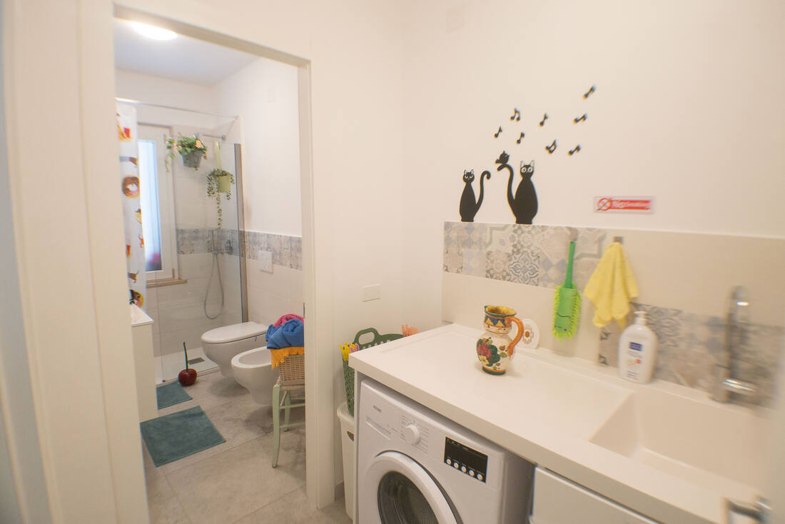 Bagno e angolo lavanderia